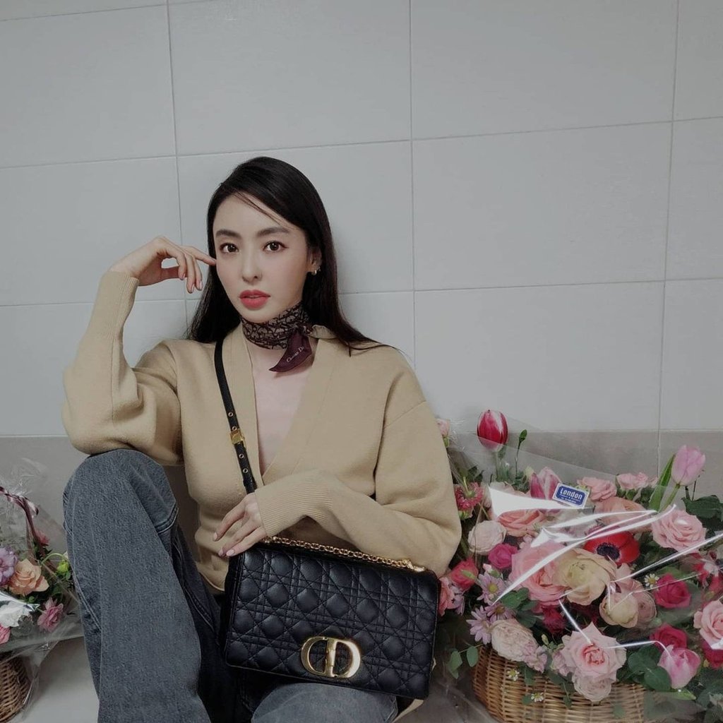 Single’s Inferno host Lee Da-hee has worked with Burberry and Salvatore Ferragamo. Photo: @dahee0315/Instagram Single’s Inferno host Lee Da-hee has worked with Burberry and Salvatore Ferragamo. Photo: @dahee0315/Instagram