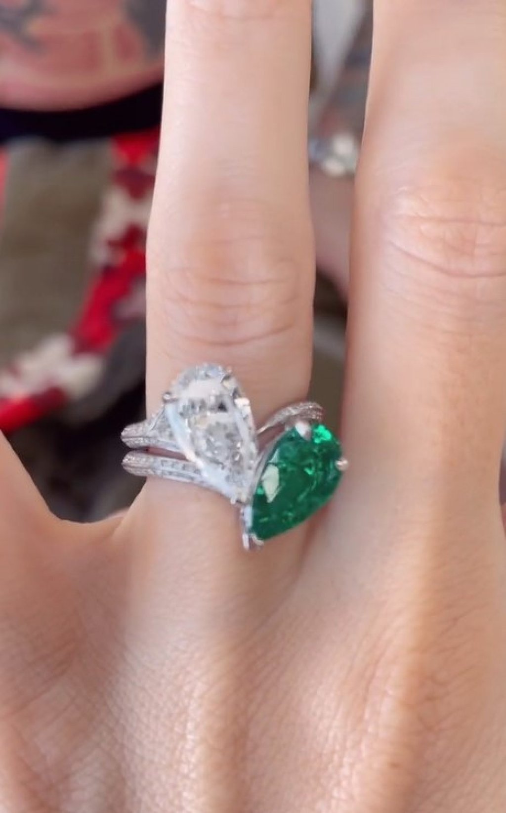 Megan Fox’s engagement ring. Photo: @machinegunkelly/Instagram Megan Fox’s engagement ring. Photo: @machinegunkelly/Instagram