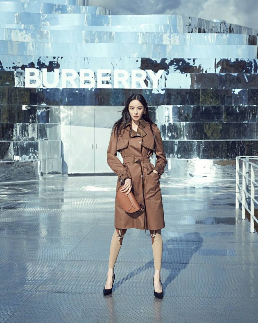 Single’s Inferno star Lee Da-hee modelling for Burberry’s outerwear collection. Photo: @dahee0315/Instagram Single’s Inferno star Lee Da-hee modelling for Burberry’s outerwear collection. Photo: @dahee0315/Instagram