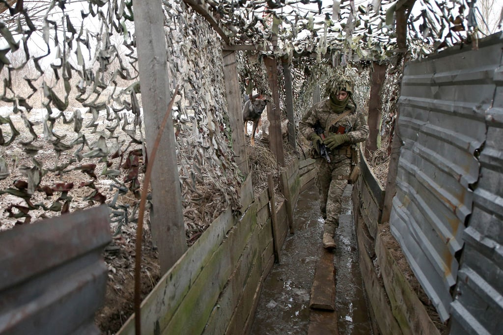 A Ukrainian serviceman walks in a trench on the front line with Russia-backed separatists near to Avdiivka, Donetsk, southeastern Ukraine on January 9. Photo: TNS A Ukrainian serviceman walks in a trench on the front line with Russia-backed separatists near to Avdiivka, Donetsk, southeastern Ukraine on January 9. Photo: TNS