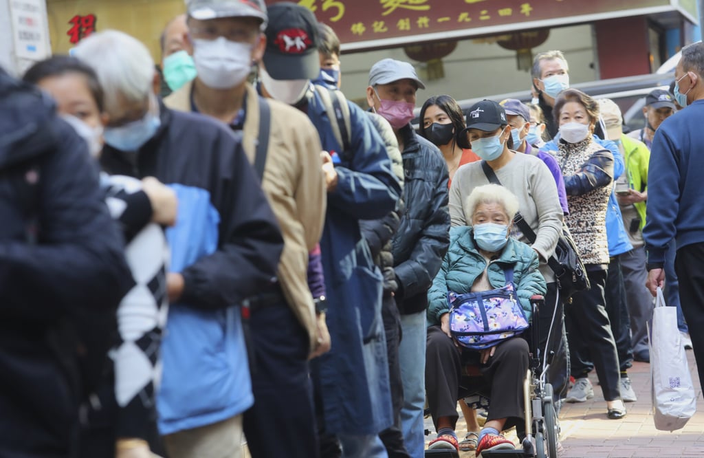 People line up for the Sinovac vaccine outside a community centre in Jordan. Photo: Jelly Tse People line up for the Sinovac vaccine outside a community centre in Jordan. Photo: Jelly Tse