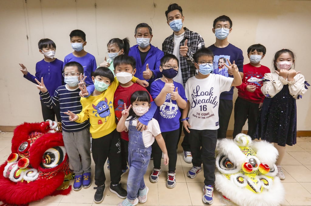Children from The Hub Hong Kong and ChickenSoup Foundation learn the lion dance with coach Li Fei-piu (left), and singer Pakho Chau (right). Photo: Jonathan Wong