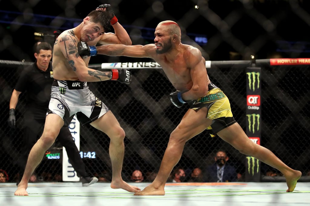 Deiveson Figueiredo of Brazil (right) exchanges punches with Brandon Moreno of Mexico at UFC 270. Photo: Katelyn Mulcahy/Getty Images/AFP