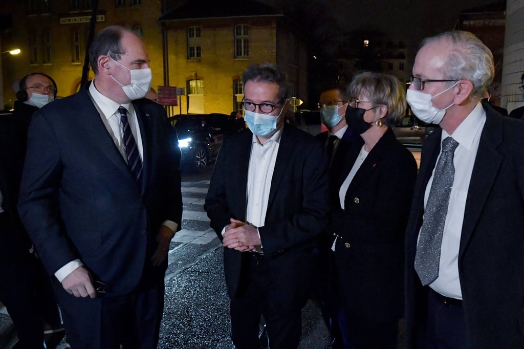 French Prime Minister Jean Castex, left, and Director of Paris Hospitals Martin Hirsch, centre in Paris on December 31, 2021. Photo: AFP French Prime Minister Jean Castex, left, and Director of Paris Hospitals Martin Hirsch, centre in Paris on December 31, 2021. Photo: AFP