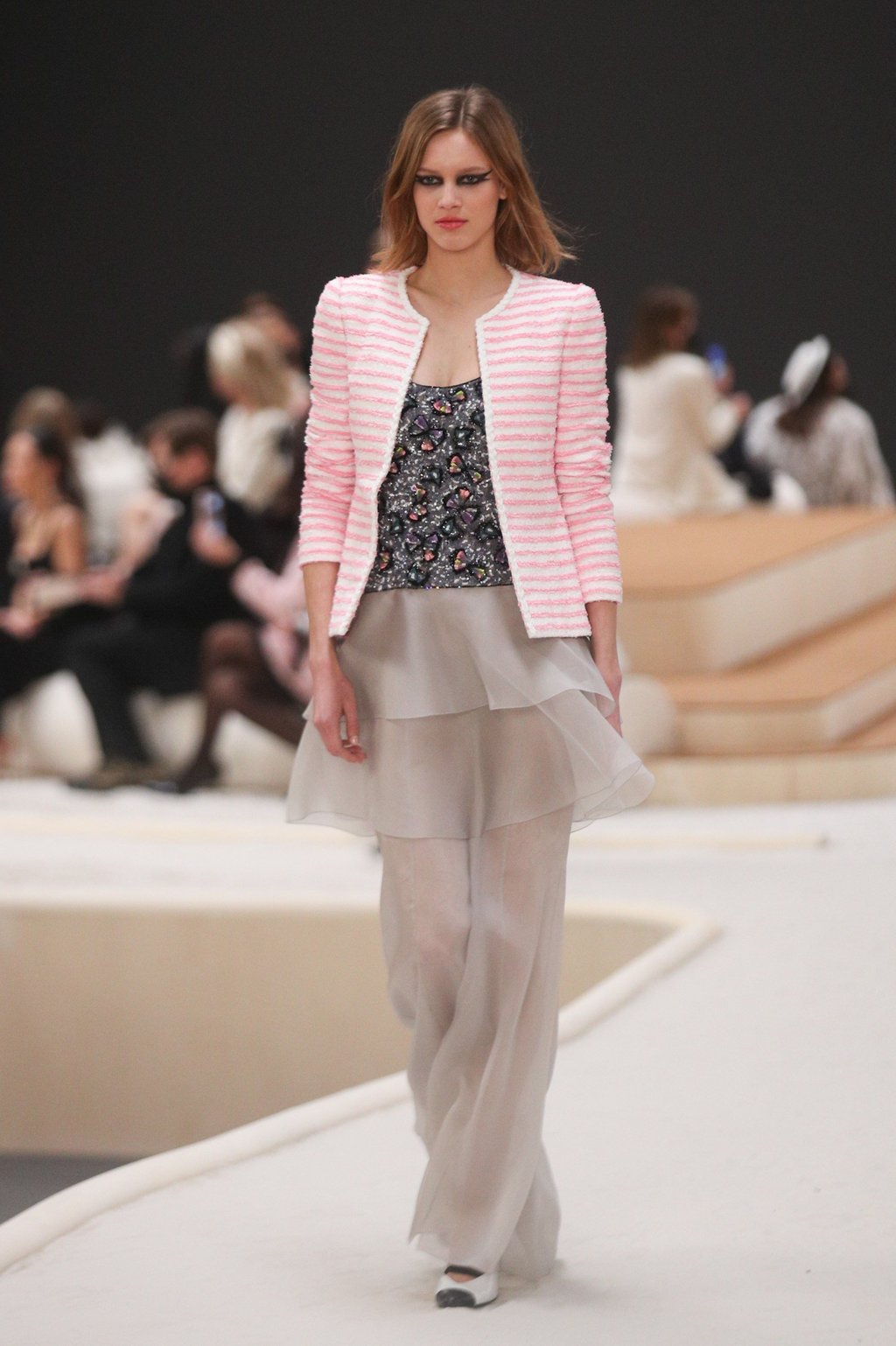 A model presents a creation by the Chanel fashion house during the haute couture spring/summer 2022 collection presentation at Paris Fashion Week, at Le Grand Palais Éphémère, in Paris, France, on January 24. Photo: EPA-EFE