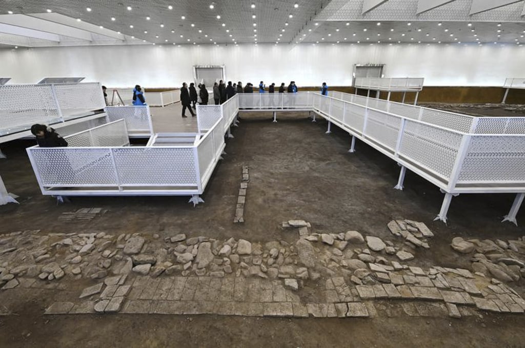 People visit the Taizicheng site, which burned down in 1209. Photo: Xinhua People visit the Taizicheng site, which burned down in 1209. Photo: Xinhua