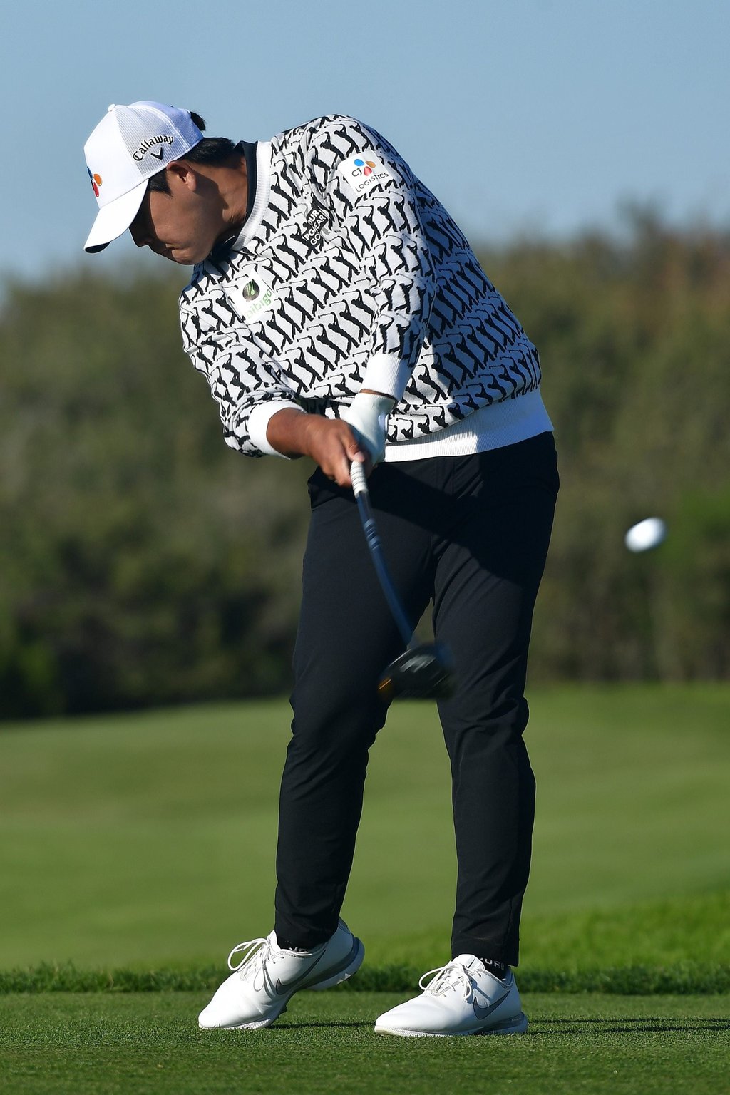 Si Woo Kim tees off on 18 during the second round of The Farmers Insurance Open. Photo: AFP