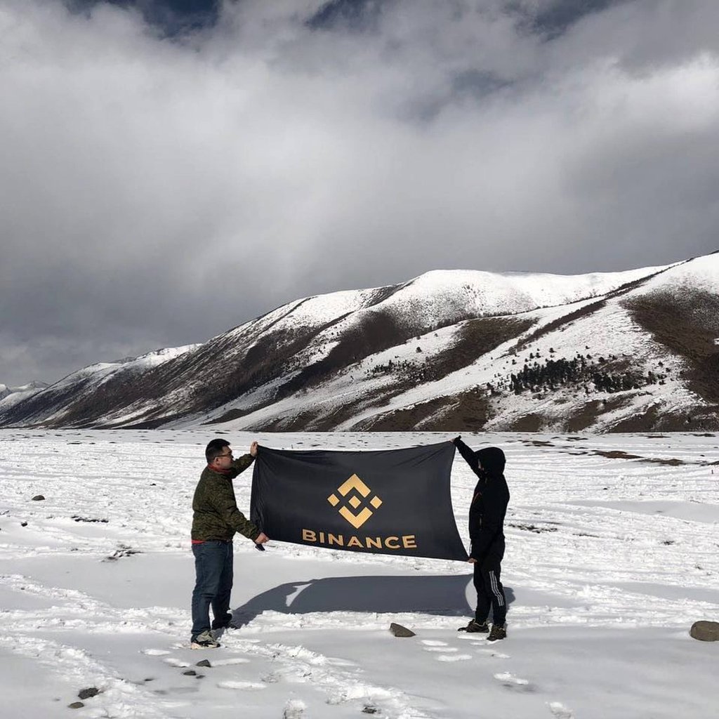 Zhao Chengping, taking advertising into his own hands. Photo: @changpengzhao/Instagram