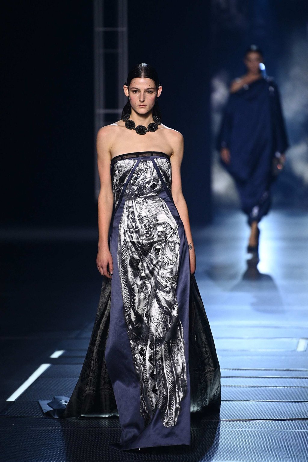 Models present creations by Fendi during the Spring/Summer 2022 Haute Couture collection fashion show in Paris on January 27, 2022. Photo: AFP