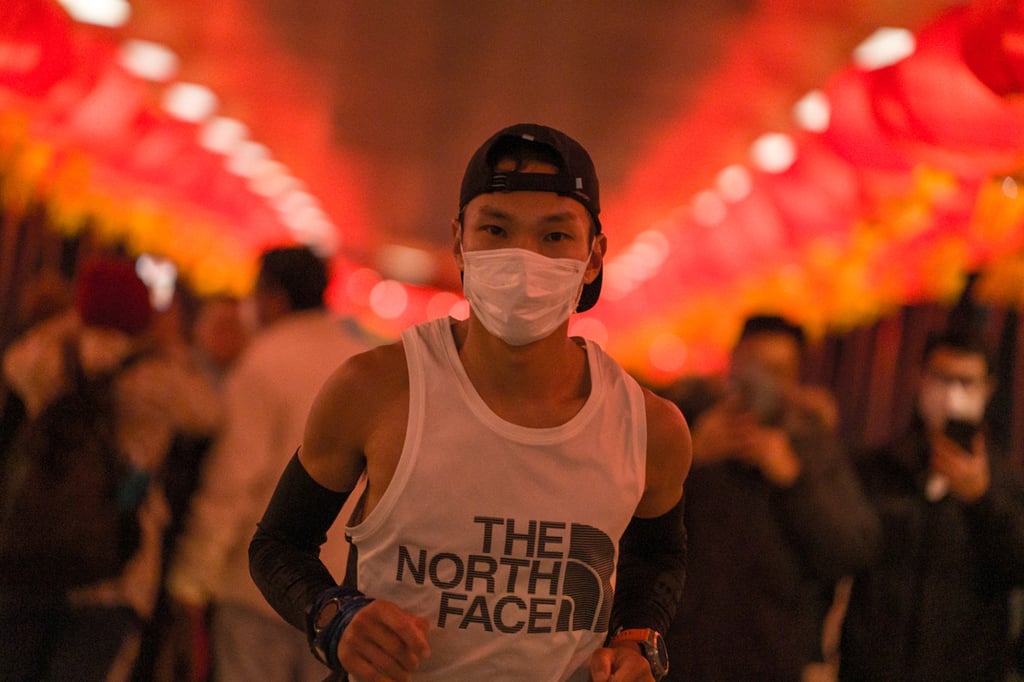 Wong Ho Chung runs a long a footbridge towards Lantau Island ferry pier in Central during the Hong Kong 4 Trails Ultra Challenge. Photo: ViolanAlan Wong Ho Chung runs a long a footbridge towards Lantau Island ferry pier in Central during the Hong Kong 4 Trails Ultra Challenge. Photo: ViolanAlan
