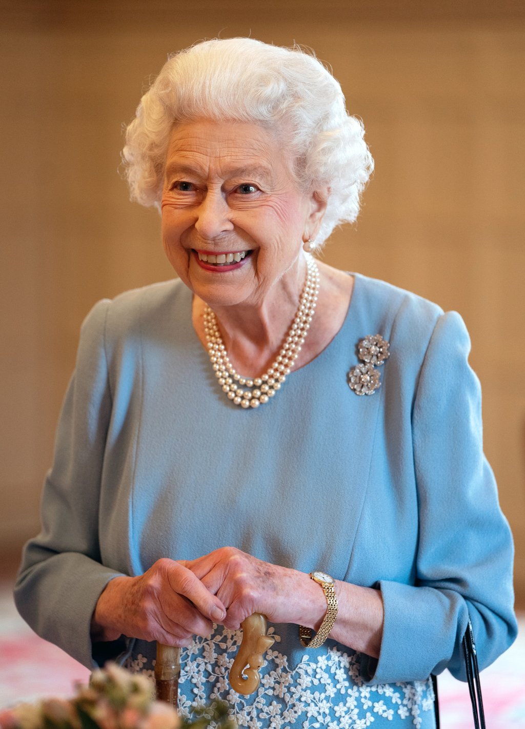 Queen Elizabeth II cuts a cake to start celebrating her Platinum Jubilee. Photo: PA