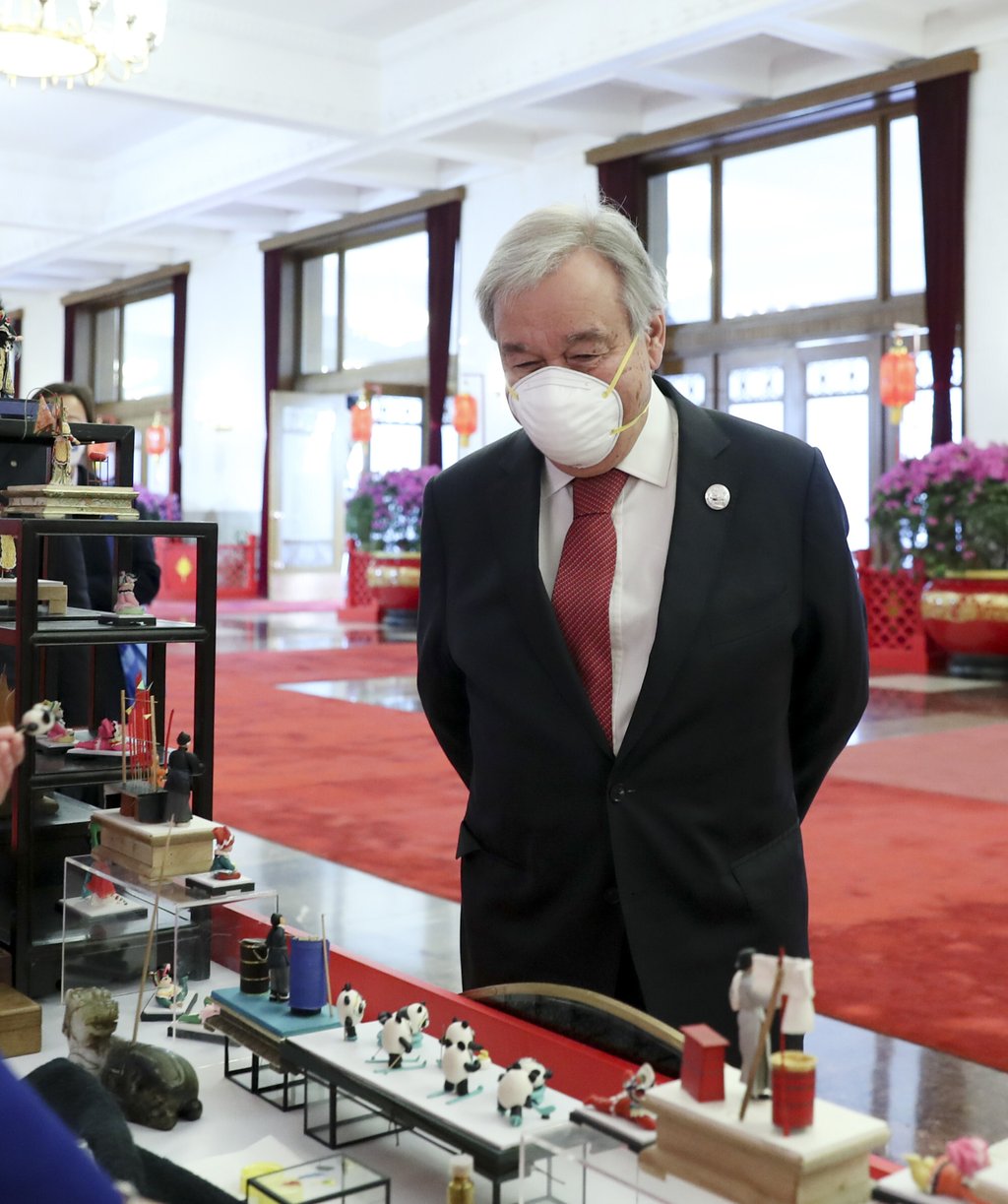 Antonio Guterres takes in a display of China’s intangible cultural heritage before attending a banquet for Winter Olympics opening ceremony guests, at the Great Hall of the People in Beijing on February 5. Photo: Xinhua