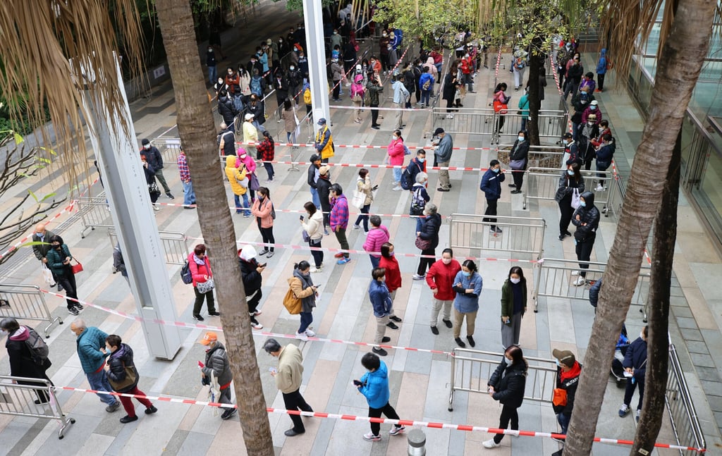 Residents and workers subject to compulsory testing for Covid-19 queue at a mobile specimen collection station in Sha Tin. Photo: Dickson Lee
