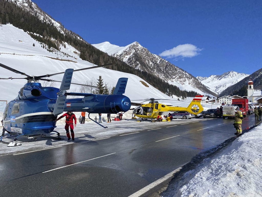 Rescue helicopters near the Gammerspitze, Austria after an avalanche on February 4. Photo: APA / AFP