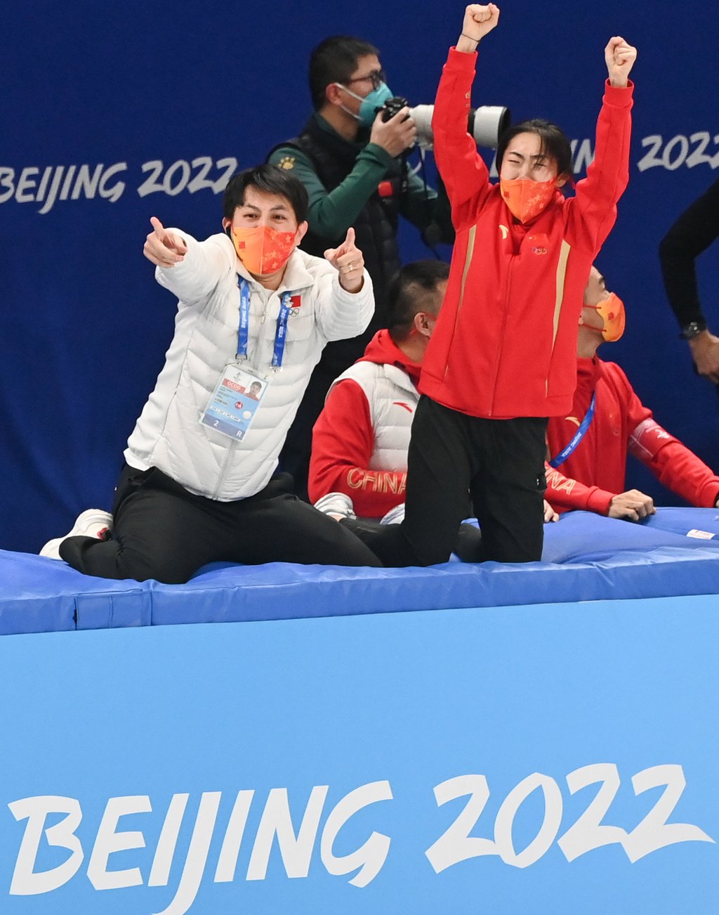 Viktor An and Bian Yuyu, coaches of the Chinese team, celebrate after Ren Ziwei wins gold medal in the men’s 1,000m final of short-track speedskating at the Beijing 2022 Winter Olympics. Photo: Xinhua/Huang Zongzhi Viktor An and Bian Yuyu, coaches of the Chinese team, celebrate after Ren Ziwei wins gold medal in the men’s 1,000m final of short-track speedskating at the Beijing 2022 Winter Olympics. Photo: Xinhua/Huang Zongzhi