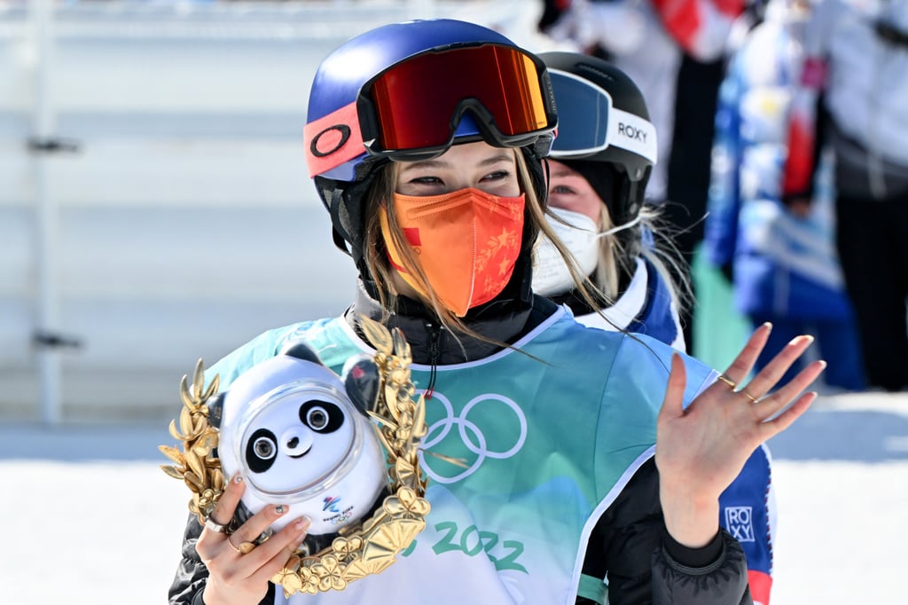 Eileen Gu, the US-born freestyle ski star representing China at the Beijing 2022 Winter Games, holds a Bing Dwen Dwen figurine. Photo: dpa Eileen Gu, the US-born freestyle ski star representing China at the Beijing 2022 Winter Games, holds a Bing Dwen Dwen figurine. Photo: dpa