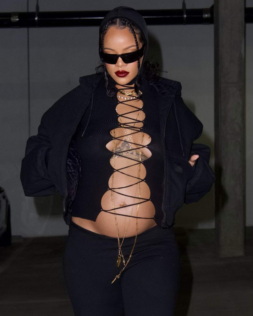 Pregnancy hasn’t stopped Rihanna from rocking head-turning looks. Photo: @badgalriri/Instagram