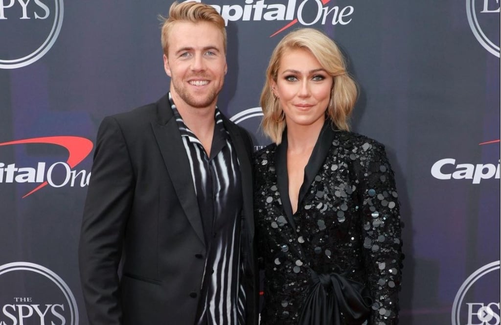 Mikaela Shiffrin and her boyfriend Aleksander Aamodt Kilde pose for the cameras before the start of the 2021 ESPYs. Photo: @mikaelashiffrin/Instagram