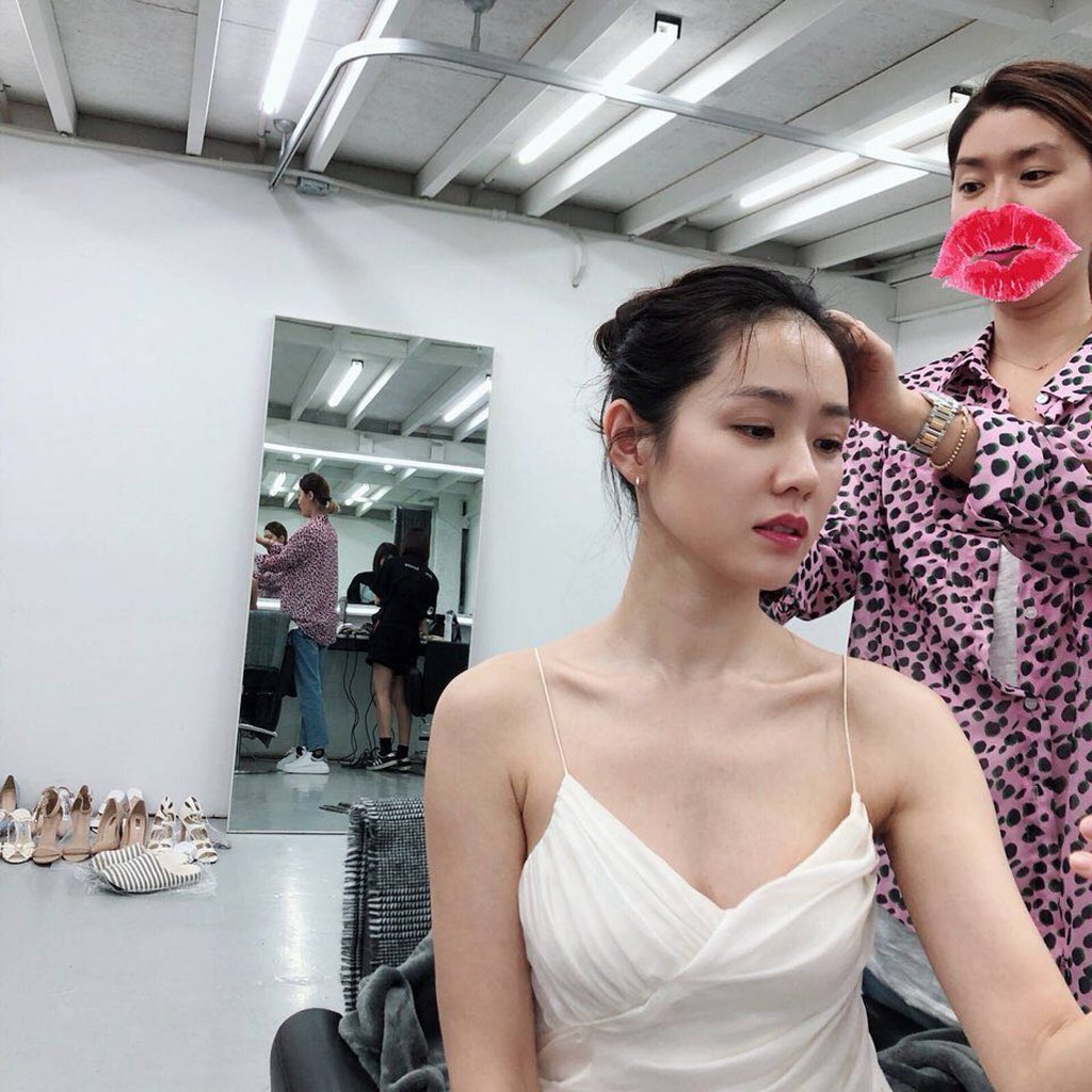 Son Ye-jin getting dolled up. Photo: @yejinhand/Instagram