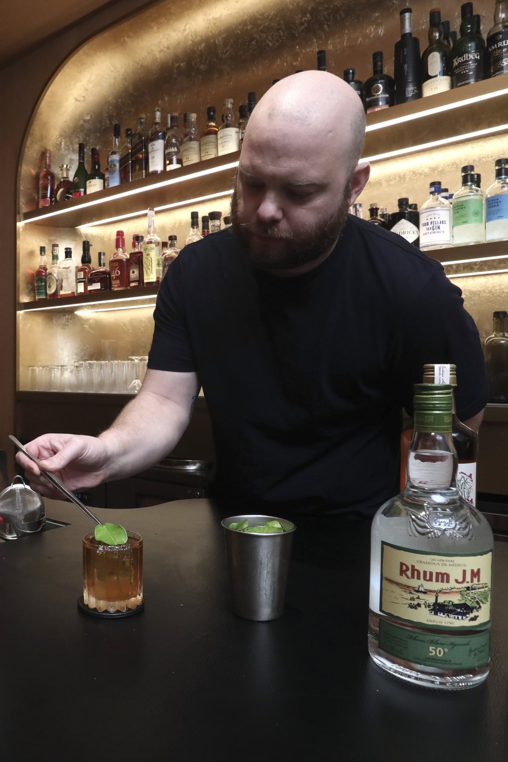 Head mixologist John Nugent makes punch at The Diplomat in Central, Hong Kong. Photo: Jonathan Wong