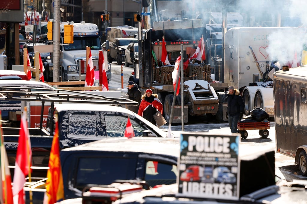 Vehicles and demonstrators continue to clog the streets of downtown Ottawa on Tuesday. Photo: Reuters Vehicles and demonstrators continue to clog the streets of downtown Ottawa on Tuesday. Photo: Reuters