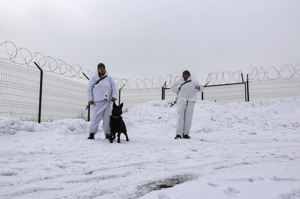 Ukrainian guards patrol a border with Russia not far from the eastern Ukrainian city of Kharkiv on Wednesday. Photo: EPA-EFE