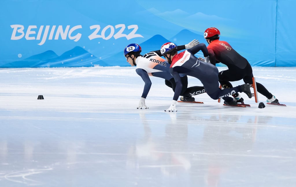 Hwang Dae-heon (left) of South Korea, Sjinkie Knegt (centre) of the Netherlands and China’s Li Wenlong compete during the men’s 1,000m quarter-finals. Photo: Xinhua