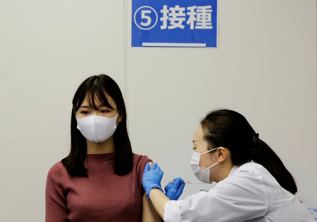 All Nippon Airways staff member receives a dose of the coronavirus vaccine. Photo: Reuters
