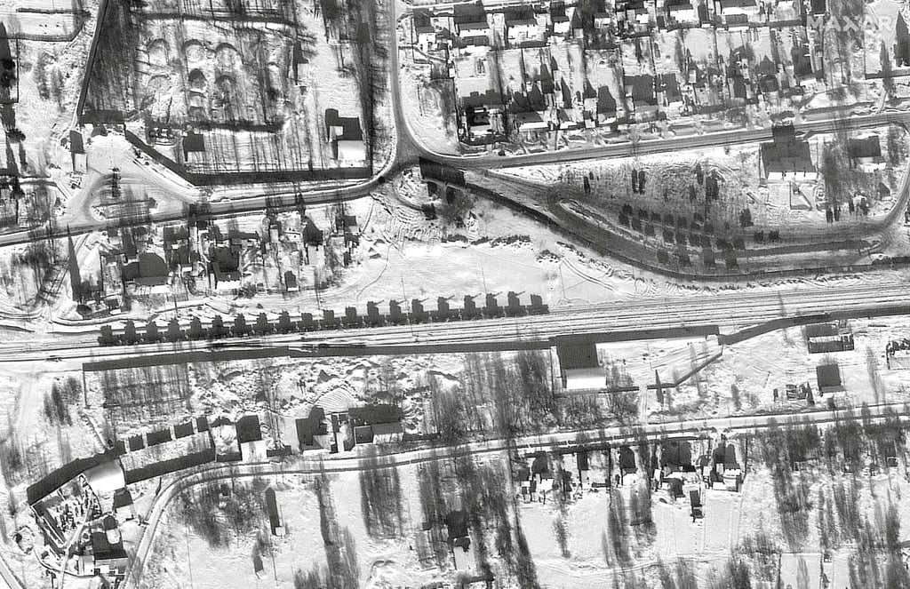 This satellite image shows armour and self-propelled artillery loaded in flatcars passing through a rail yard in Yelnya, Russia. Photo: Maxar Technologies This satellite image shows armour and self-propelled artillery loaded in flatcars passing through a rail yard in Yelnya, Russia. Photo: Maxar Technologies