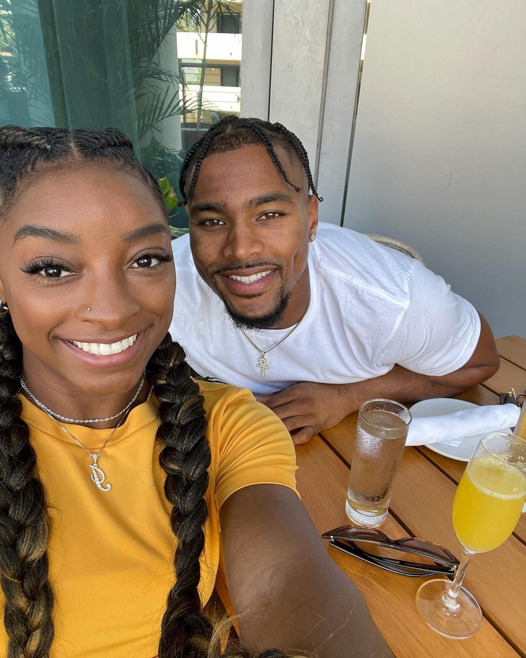 Simone Biles and Jonathan Owens pose for a selfie. Photo: @simonebiles/Instagram