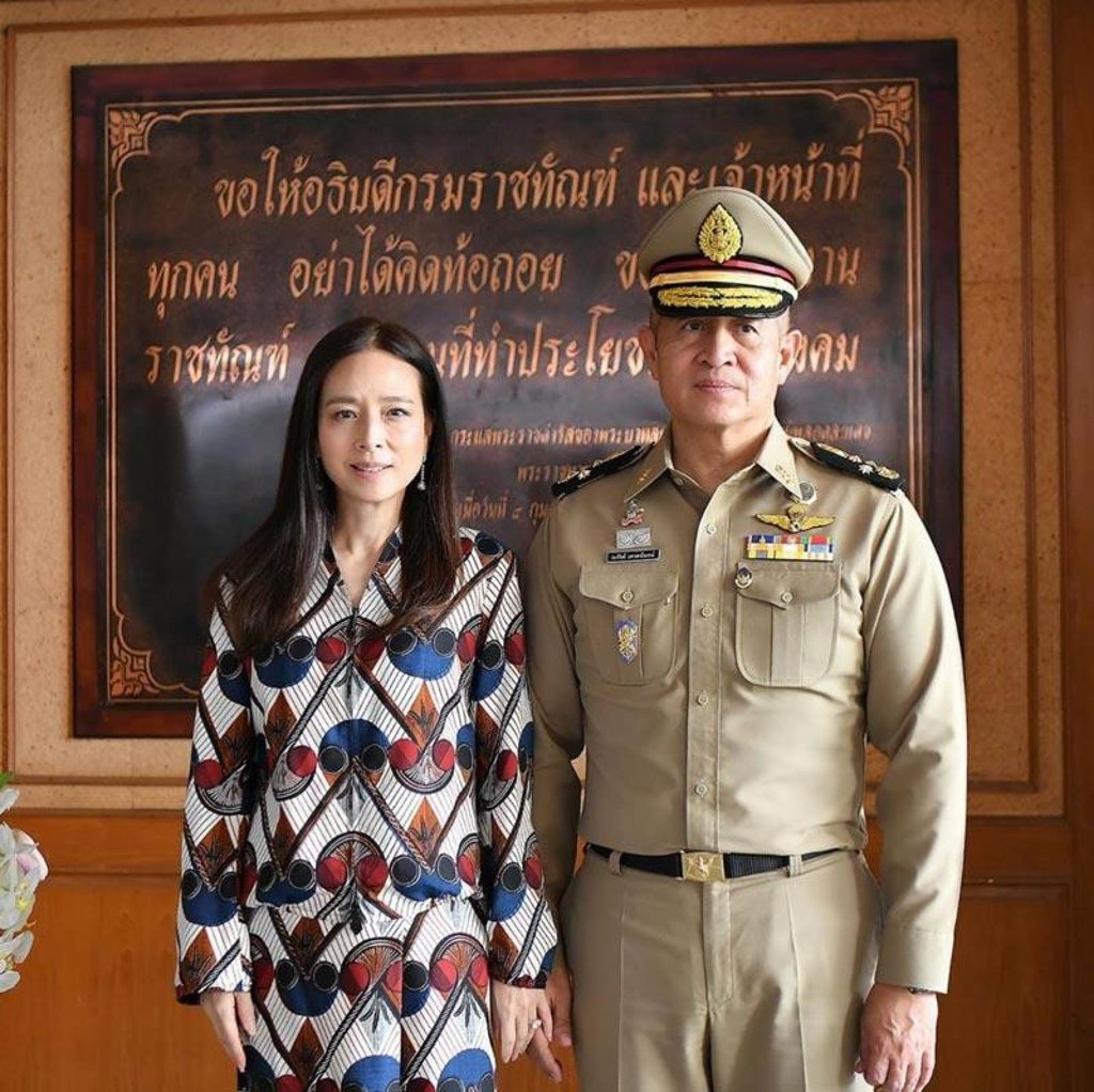 Nualphan Lamsam with her husband Narat Sawettanan. Photo: @panglamsam/Instagram
