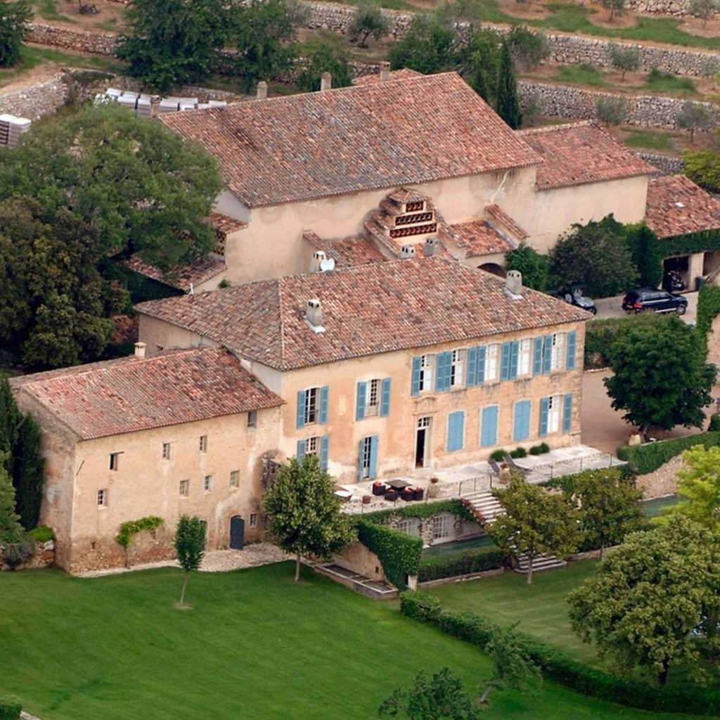 An aerial view of Chateau Miraval. Photo: @goodtravel_by_winebureu/Instagram