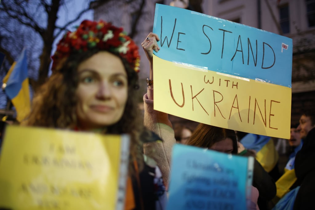 Pro-Ukraine activists protest outside the Russian embassy in London on February 26. Photo: AP