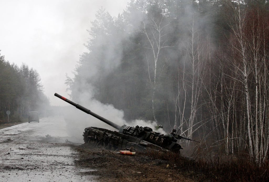 Smoke rises from a Russian tank destroyed by the Ukrainian forces on the side of a road in Luhansk region on February 26, 2022. Photo: AFP