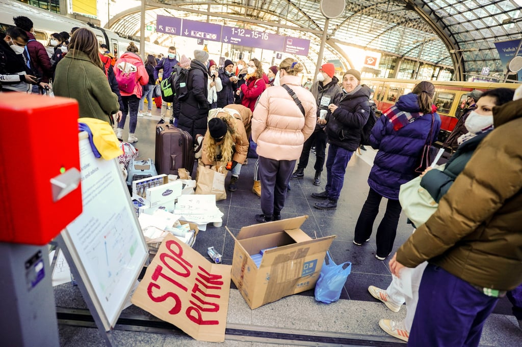 Ukrainian refugees are welcomed by helpers after their arrival in Berlin on Monday. Many Ukrainians have left their homes after Russia invaded their country. Photo: dpa