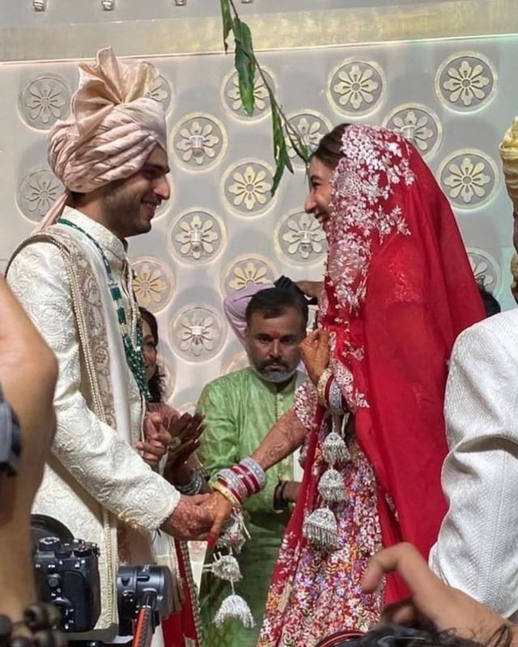 Jai Anmol Ambani and his wife Khrisha smile lovingly at each other. Photo: @cinedunyahindi/Instagram Jai Anmol Ambani and his wife Khrisha smile lovingly at each other. Photo: @cinedunyahindi/Instagram