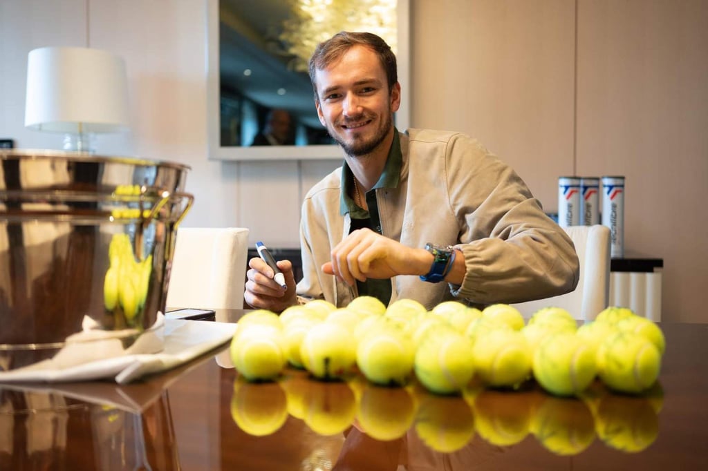 Daniil Medvedev signing tennis balls. Photo: @medwed33/Instagram