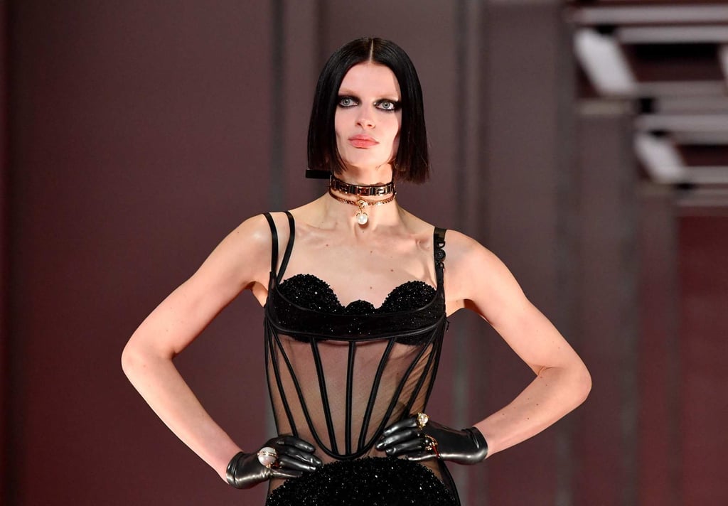 A model presents a creation during the Versace autumn/winter 2022-23 collection during Fashion Week in Milan, Italy, on February 25. Photo: AFP A model presents a creation during the Versace autumn/winter 2022-23 collection during Fashion Week in Milan, Italy, on February 25. Photo: AFP