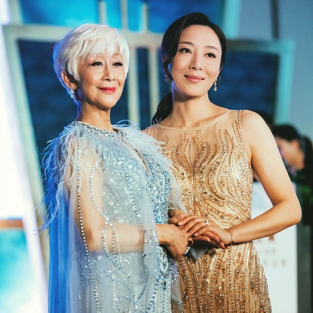 Manna Chan with Modern Dynasty co-star Tavia Yeung. Photo: @xotvbfan/Instagram Manna Chan with Modern Dynasty co-star Tavia Yeung. Photo: @xotvbfan/Instagram