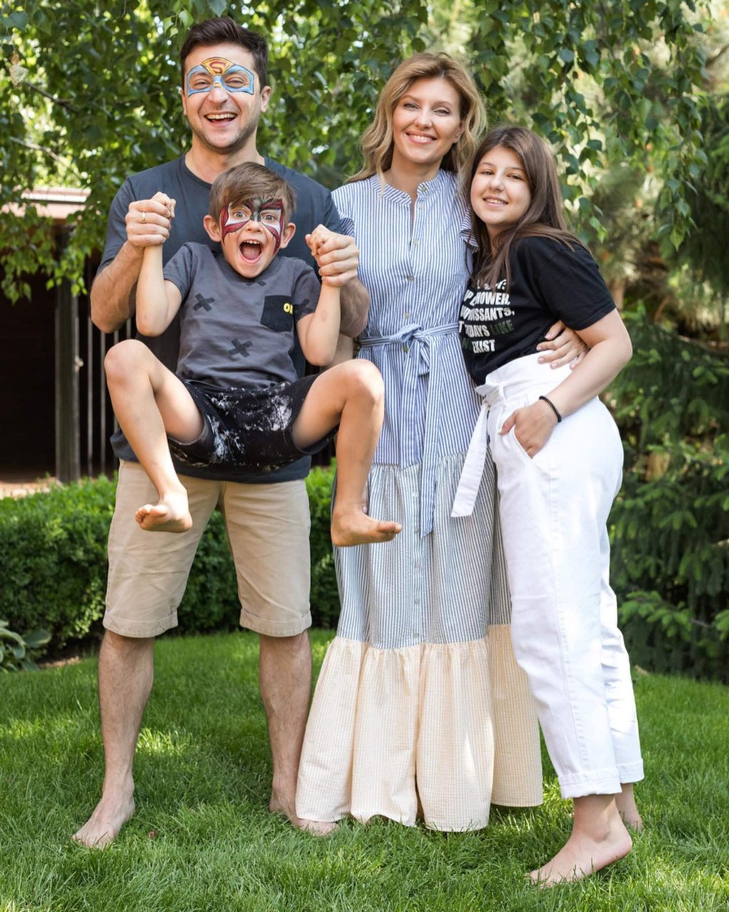 Olena Zelenska and Volodymyr Zelensky with their children. Photo: @olenazelenska_official/Instagram Olena Zelenska and Volodymyr Zelensky with their children. Photo: @olenazelenska_official/Instagram