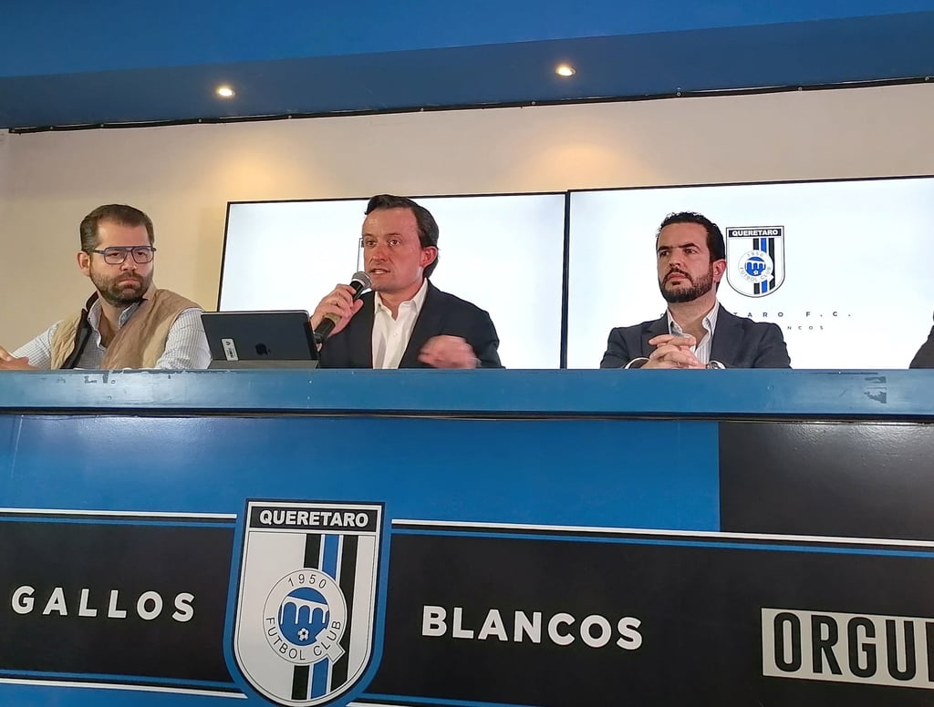 President of the MX League, Mikel Arriola, centre, president of Club Queretaro, Gabriel Solares, left, and general secretary of the Mexican Football Federation (FMF), Inigo Riestra in Queretaro, Mexico, on March 6. Photo: EPA-EFE