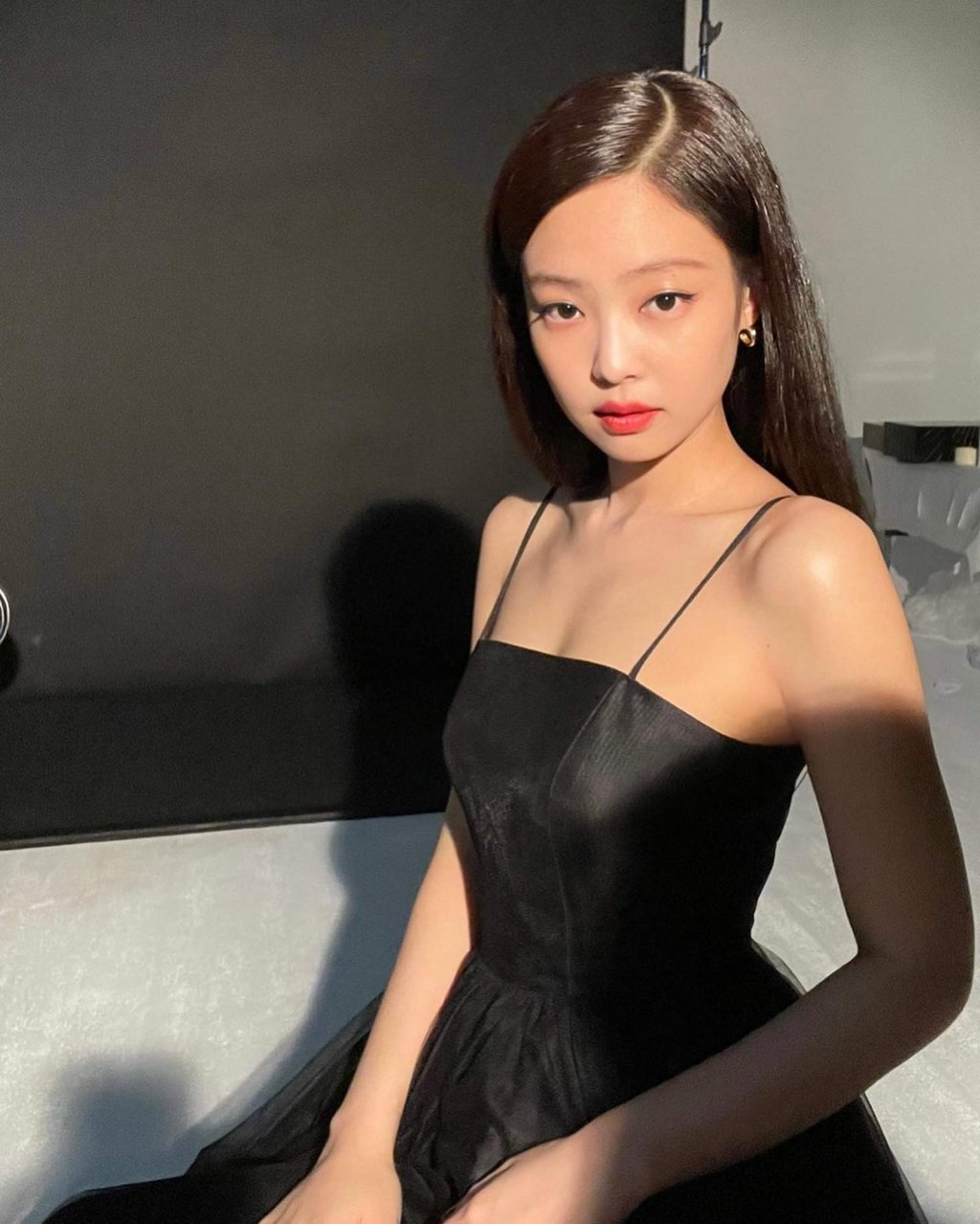 Fashion isn’t forgotten when Jennie comes to the music. Photo: @jennierubyjane/Instagram