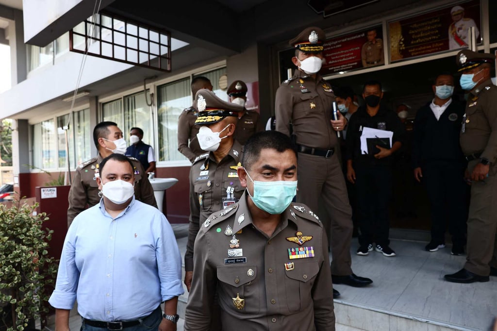 Thailand’s Police Lieutenant General Surachate Hakparn (centre) speaks to the media outside Bophut Police Station on Koh Samui. Photo: AFP
