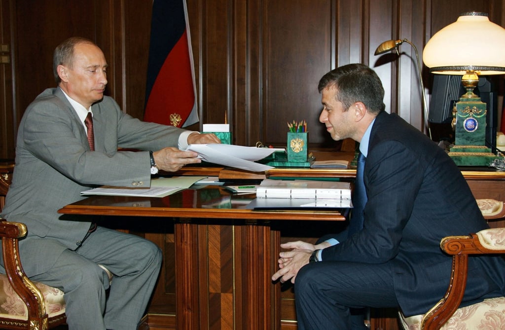 Russian President Vladimir Putin (left) meets Chukotka region governor and owner of Chelsea football club Roman Abramovich in the Kremlin, Moscow, on May 27, 2005. Photo: Reuters Russian President Vladimir Putin (left) meets Chukotka region governor and owner of Chelsea football club Roman Abramovich in the Kremlin, Moscow, on May 27, 2005. Photo: Reuters