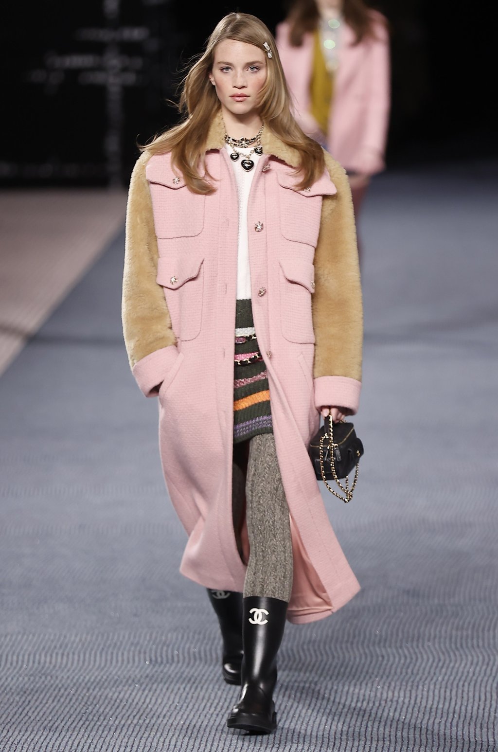 A pink coat tops off this look for Chanel’s presentation during the Paris Fashion Week, in Paris, France, on March 8. Photo: EPA-EFE