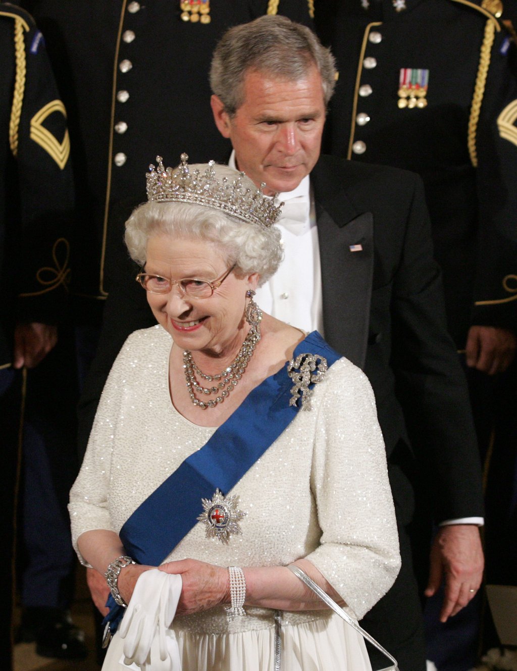 Former US President George W. Bush escorts Queen Elizabeth at the White House in Washington DC, in 2007. Photo: AFP