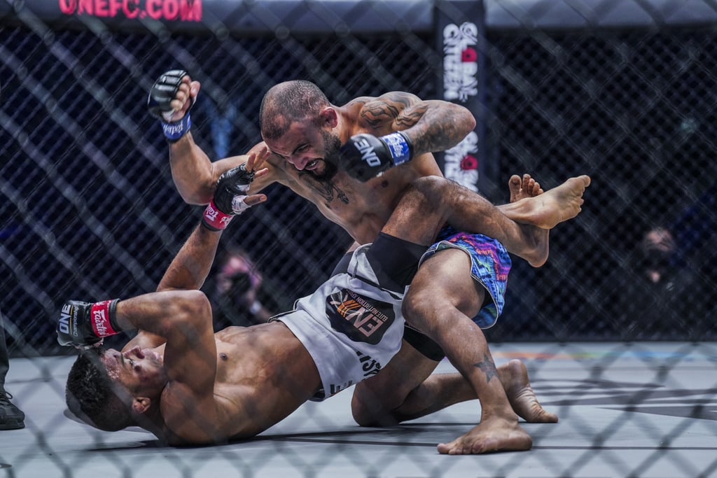 John Lineker ground-and-pounds Bibiano Fernandes in a bantamweight title fight at ONE: Full Circle. Photo: ONE Championship. John Lineker ground-and-pounds Bibiano Fernandes in a bantamweight title fight at ONE: Full Circle. Photo: ONE Championship.