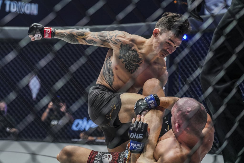 Thanh Le finishes Garry Tonon on the ground at ONE: Lights Out.