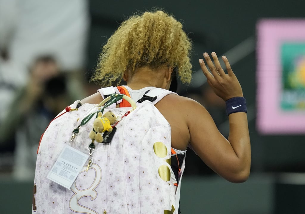 Naomi Osaka waves to the crowd as she leaves the court in Indian Wells. Photo: EFA-EPE