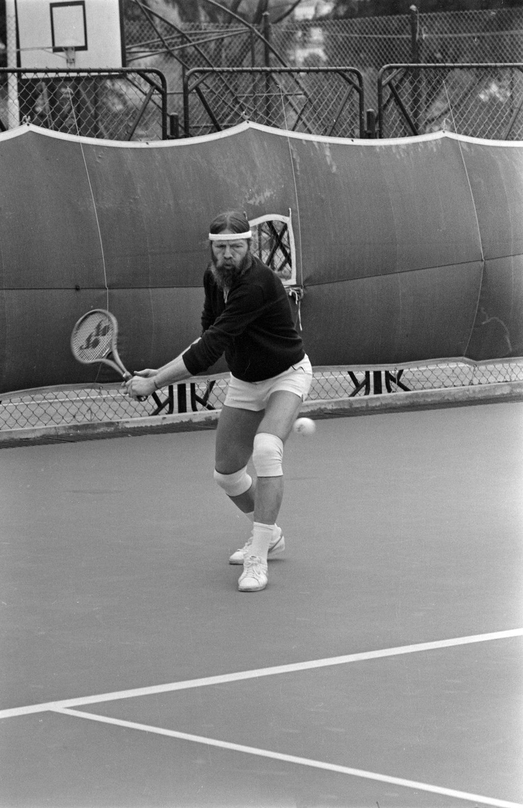 Torben Ulrich during his first practice session at Victoria Park for the Grand Masters tennis tournament in 1980. Photo: Yau Tin-kwai
